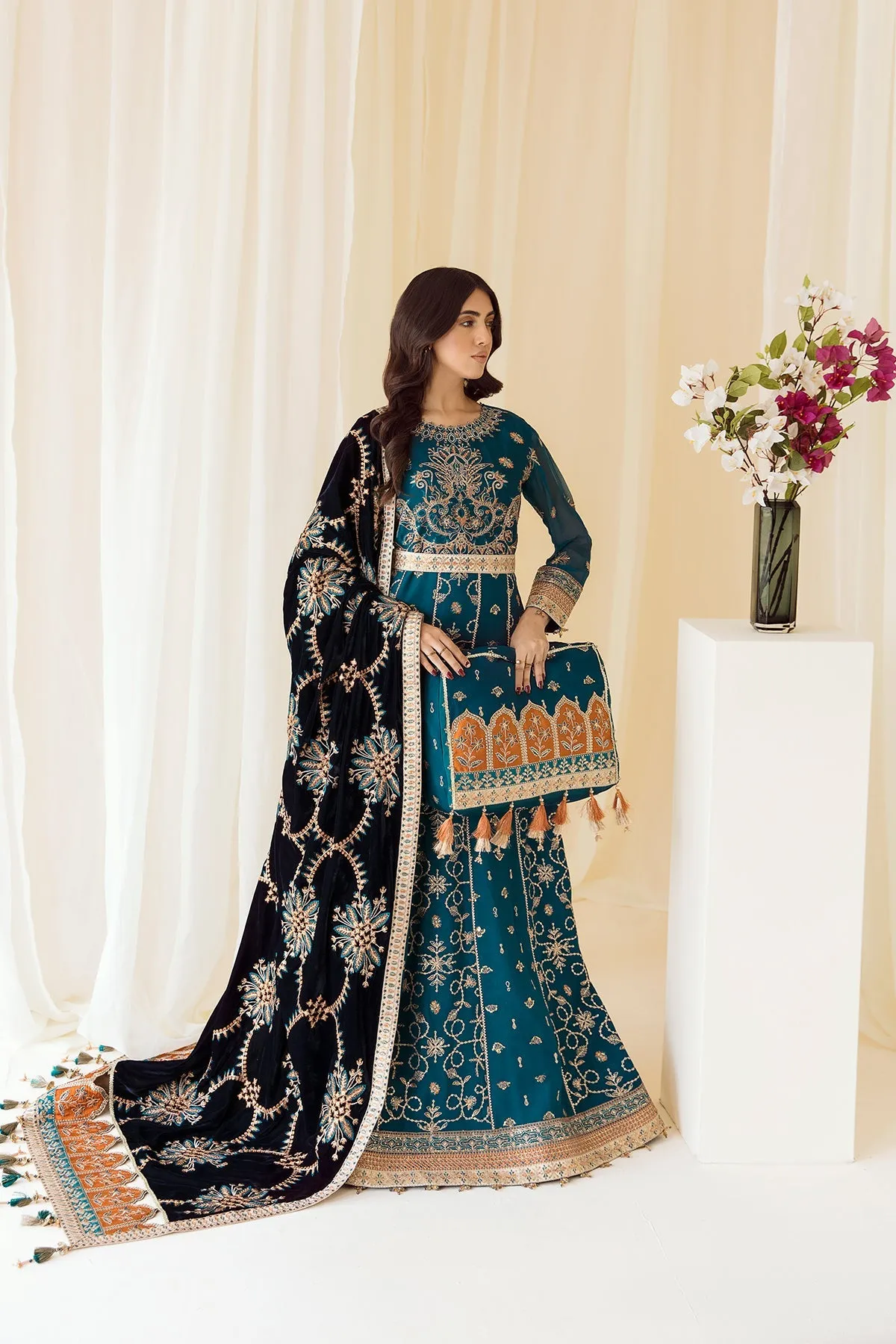 Alizeh Premium Velvet Edit – Dasht-e-naz