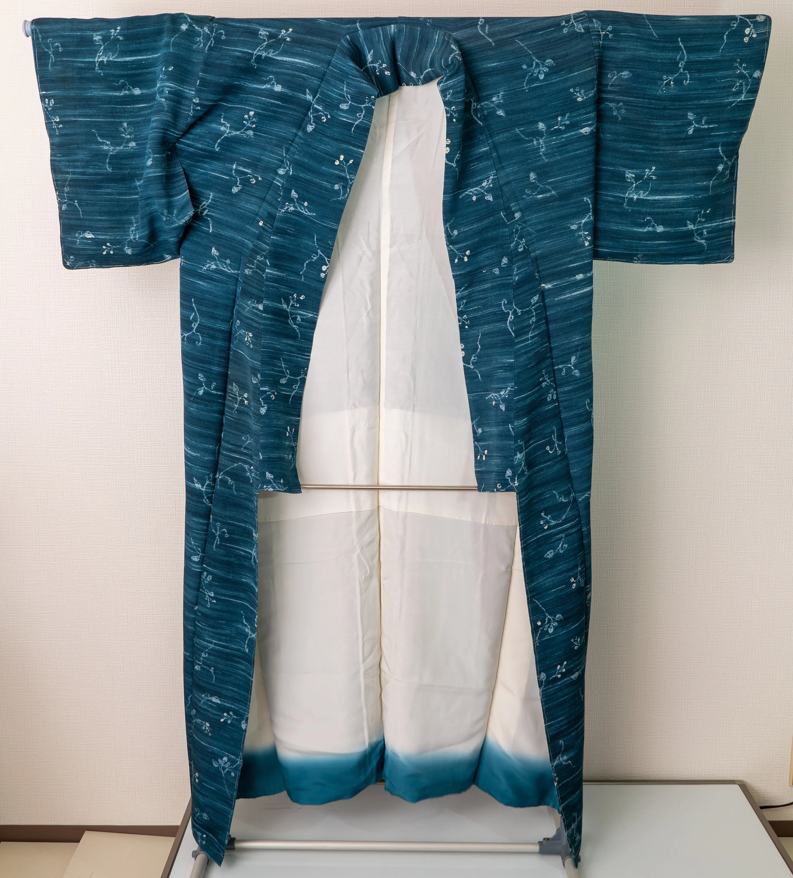 Small Unused Floral Blue Kimono Horizontal Streaking Authentic Vintage Traditional Silk Japanese