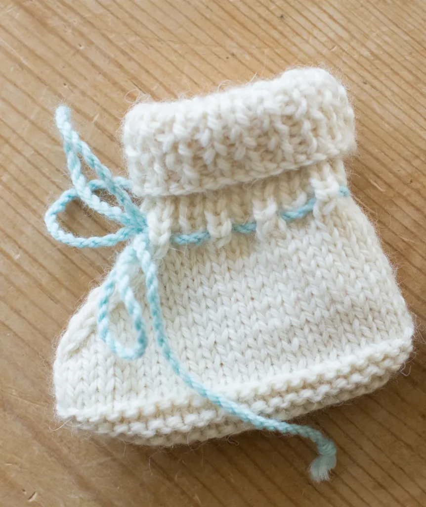 Stay-On Baby Booties Using Big Bad Wool Weepaca